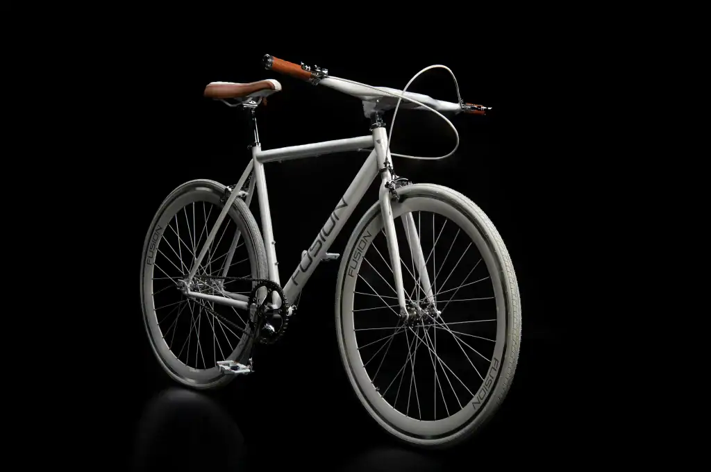 High-end studio image of a white Fusion city bicycle with tan leather accents, perfect for modern product photography and commercial catalogues